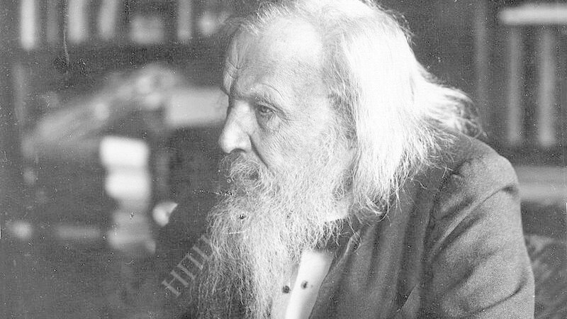 День русской водки: когда отмечается, история, легенда о Менделееве, сколько можно выпить Русский ученый-химик Дмитрий Менделеев на самом деле водку не изобретал
