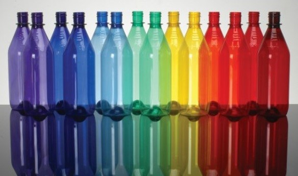 Цветные ПЭТ-бутылки планируют запретить 2024 году