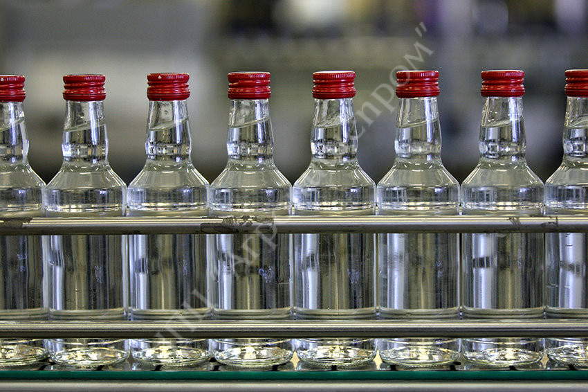 Подписан закон, уточняющий требования к производителям этилового спирта и алкогольной продукции
